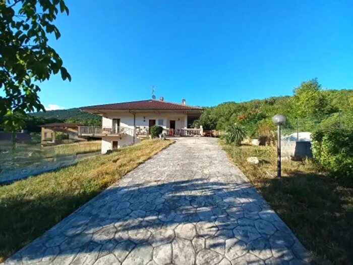Casa con 5 locali in vendita in Via Aia del Colle, Fontecchio