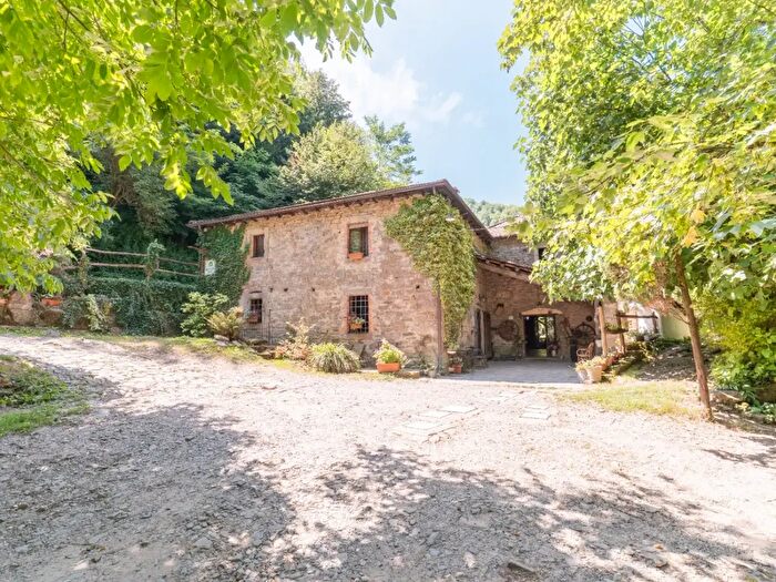 Casa con 10 locali in vendita in Via Alambra, Castiglione Dei Pepoli