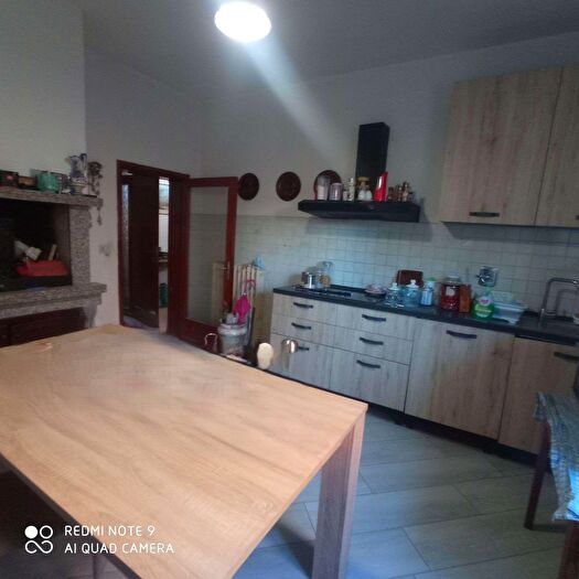 Casa con 6 locali in vendita in Via Umbria, Perugia