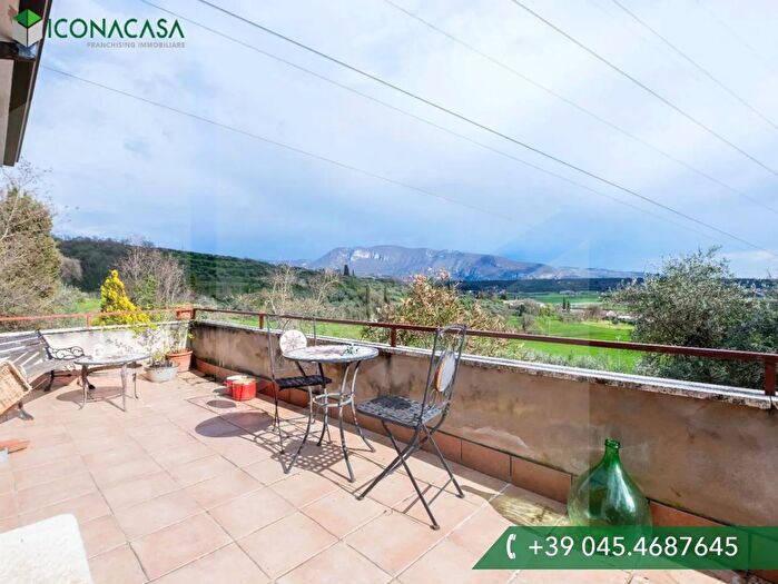 Appartamento con 7 locali in vendita in Via Piazzole, Caprino Veronese