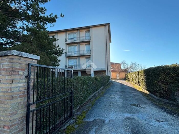 Appartamento con 5 locali in vendita in Via Mameli, Gualdo Tadino