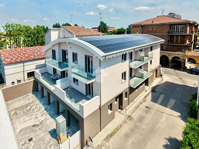 Appartamento trilocale in vendita in Via Nino Bixio, Novellara
