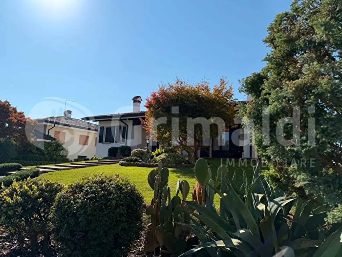Casa con 6 locali in vendita in Via Giovanni Pascoli, Selvazzano Dentro