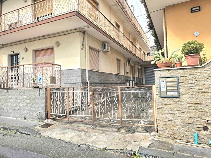 Appartamento quadrilocale in affitto in Via Salvatore Quasimodo, Fiumefreddo di Sicilia