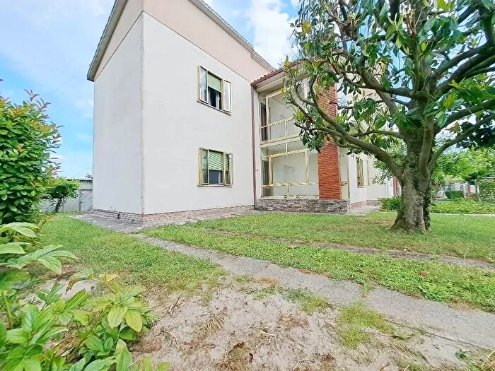 Casa con 8 locali in vendita in Via Guglielmo Marconi, Guarda Veneta