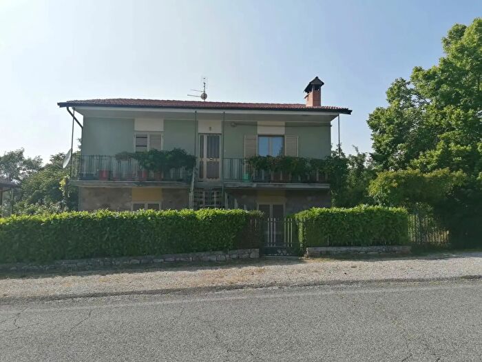 Casa con 8 locali in vendita in Via Centro, San Venanzo