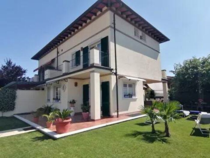 Casa con 6 locali in affitto in Via Andreotti, Pietrasanta