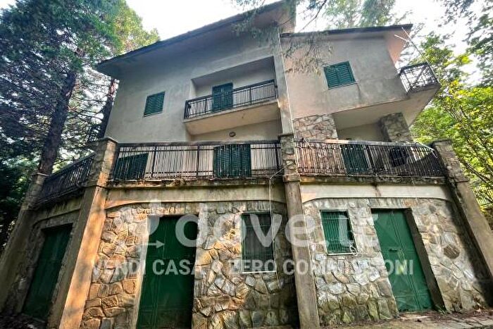 Casa con 6 locali in vendita in Strada Statale Snc, Santo Stefano In Aspromonte