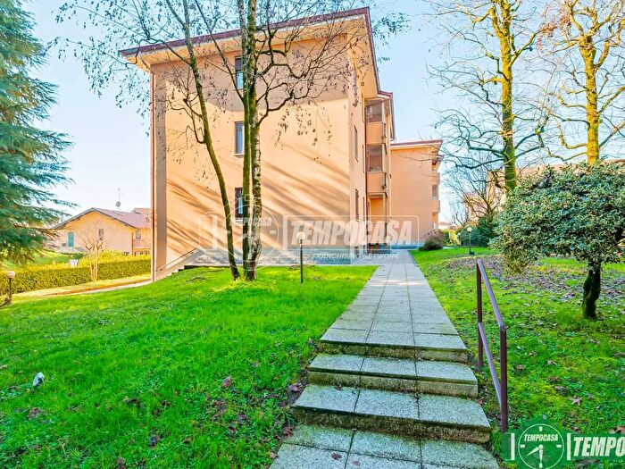 Appartamento quadrilocale in vendita in Via Milano, San Zenone Al Lambro