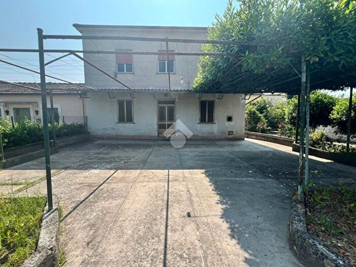 Casa quadrilocale in vendita in Via Ausonia Vecchia, Cassino