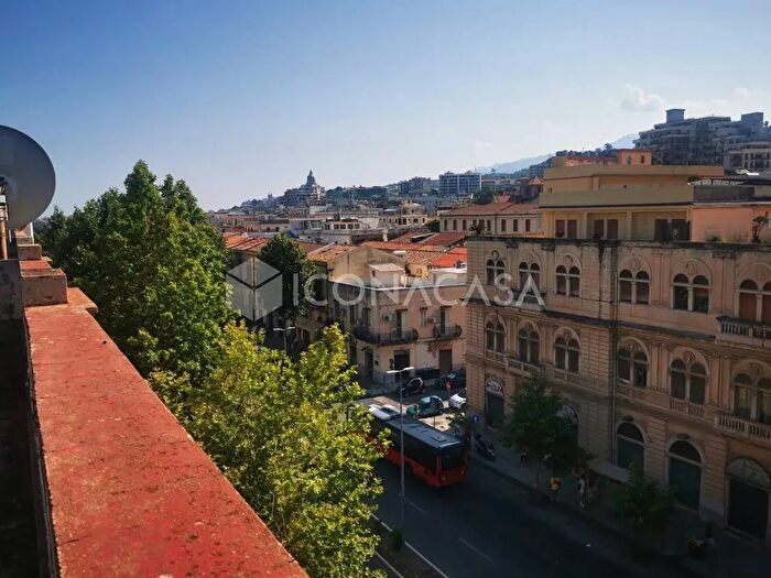 Appartamento quadrilocale in vendita in Via Giuseppe Garibaldi, Messina