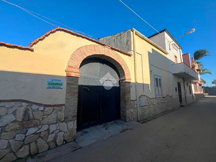 Casa bilocale in vendita in Via E a Mario, Mondragone