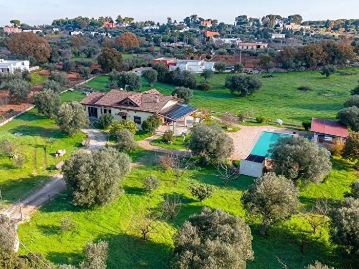Casa con 9 locali in vendita in Contrada Cozzana c, Monopoli