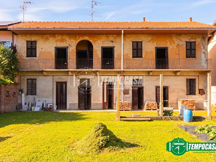 Casa quadrilocale in vendita in Via Camillo Benso Conte di Cavour, Vanzaghello