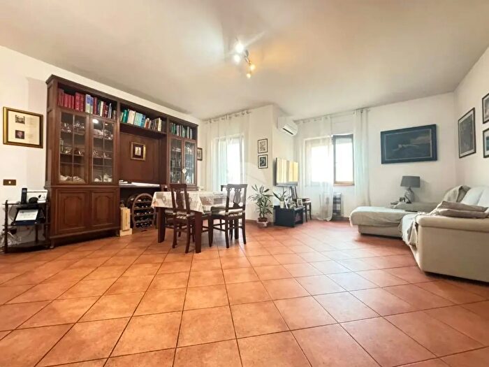 Appartamento trilocale in vendita in Via Quirino Roscioni, Roma