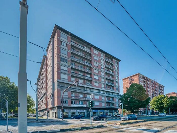 Appartamento con 5 locali in vendita in Corso Giulio Cesare, Torino