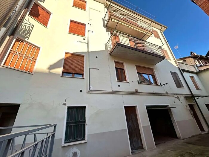 Appartamento con 15 locali in vendita in Villalvernia