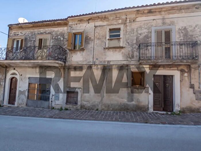 Casa con 8 locali in vendita in Girone, Pretoro