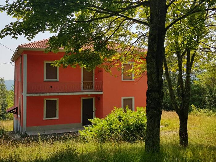 Appartamento trilocale in affitto in SP, Varsi