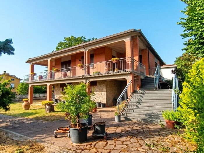 Casa con 8 locali in vendita in Via Giosuè Carducci, Guardea