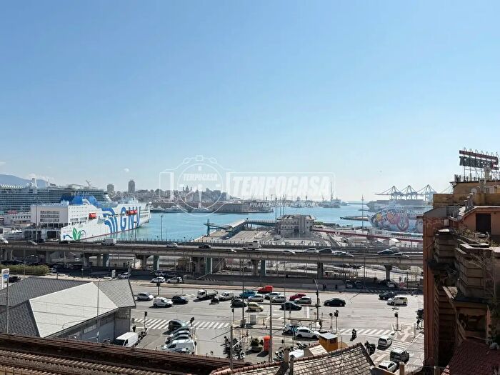 Appartamento quadrilocale in vendita in Salita degli Angeli, Genova