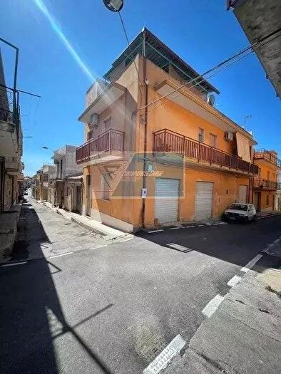 Casa con 5 locali in vendita in Siracusa