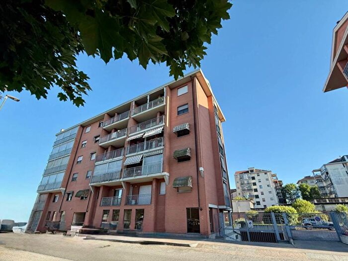 Appartamento quadrilocale in affitto in Via Emilio Bongiovanni, Borgo Vittoria, Torino