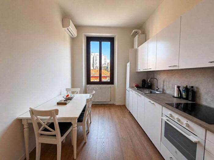 Appartamento bilocale in affitto in Alzaia Naviglio Pavese, Navigli Darsena, Milano
