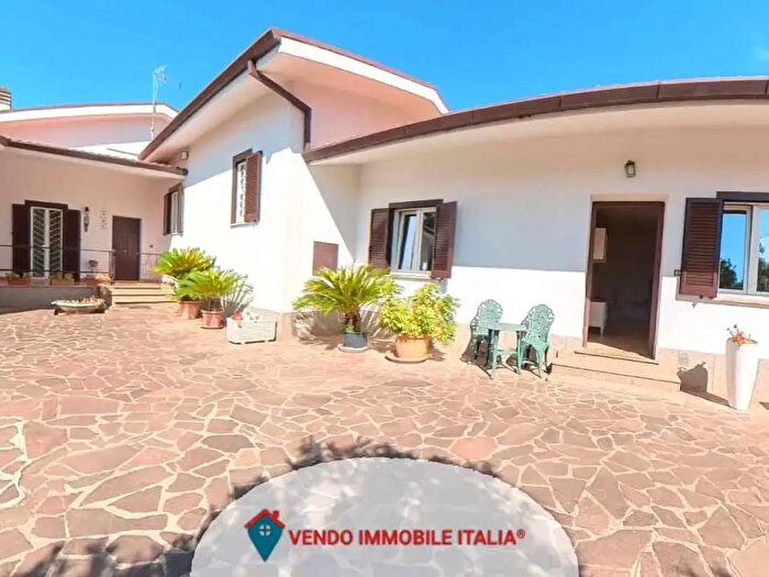 Casa con 9 locali in vendita in Via della Vite, Cisterna Di Latina