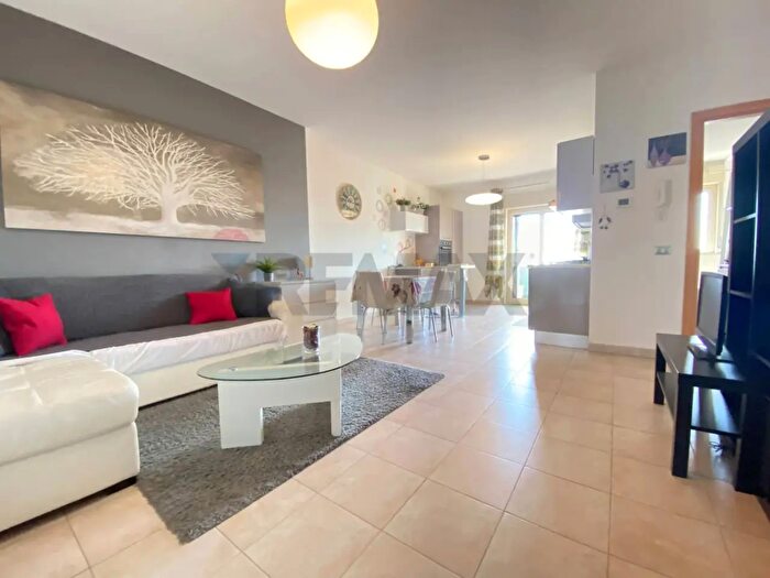 Appartamento trilocale in affitto in Vico Olivella, Camporotondo Etneo