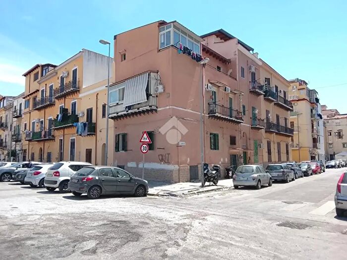 Appartamento trilocale in vendita in Via Michele Catti, Palermo