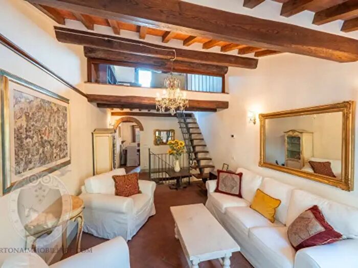 Appartamento con 6 locali in vendita in Via San Marco, Cortona