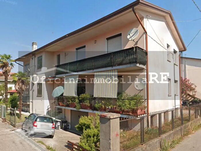 Appartamento trilocale in vendita in Via Garibaldi, Camponogara