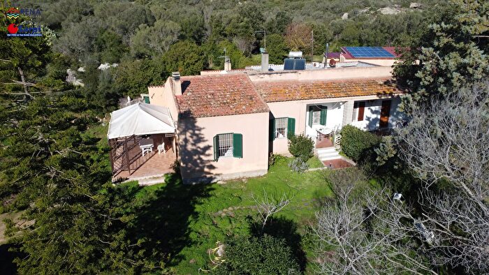 Casa con 6 locali in vendita in Arzachena