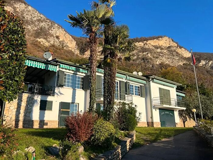 Casa con 5 locali in vendita in Sarnico