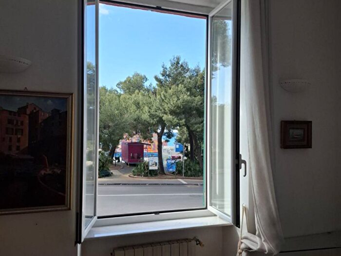 Appartamento trilocale in affitto in Via Angelo Gianelli, Quinto, Genova