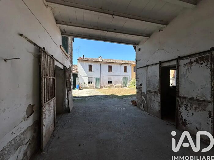 Casa con 8 locali in vendita in Via Trento, Acquanegra Sul Chiese