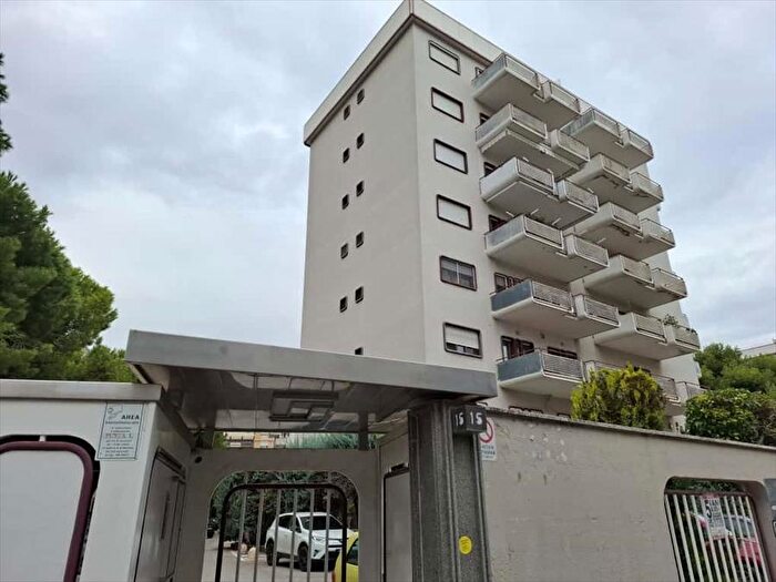 Appartamento con 5 locali in vendita in Via Robert Schuman, Bari