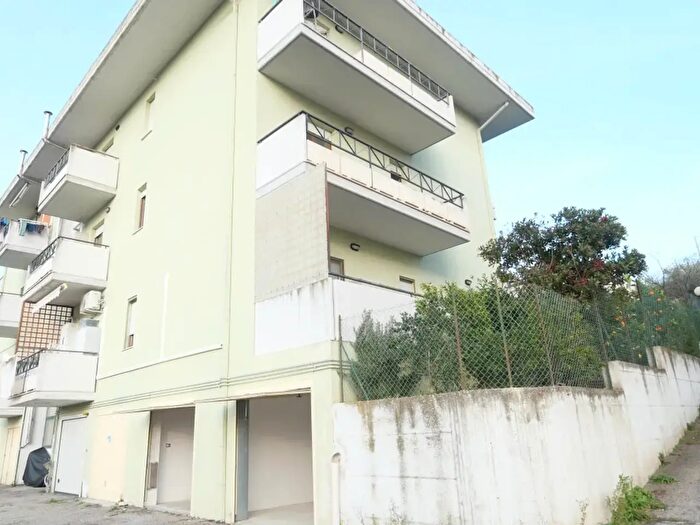 Appartamento con 5 locali in vendita in Via San Rocco, Collecorvino