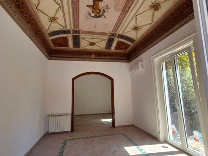 Appartamento con 5 locali in affitto in Via Niccolò Garzilli, Politeama Ruggiero Settimo, Palermo