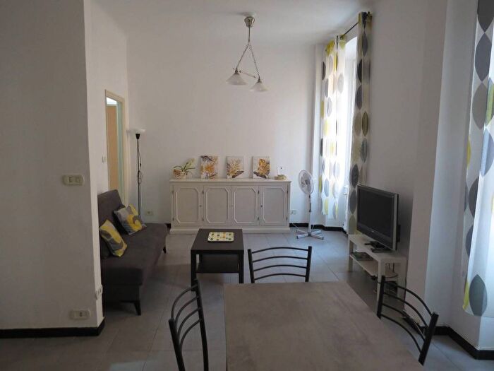 Appartamento trilocale in affitto in Via Lorenzo Stallo, Castelletto, Genova