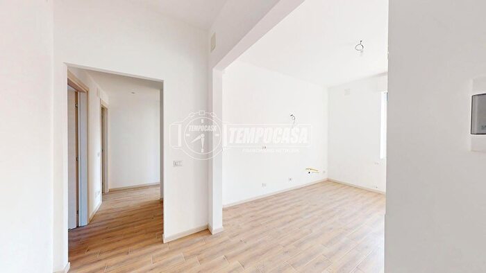 Appartamento trilocale in vendita in Via Adamello, Cesano Maderno