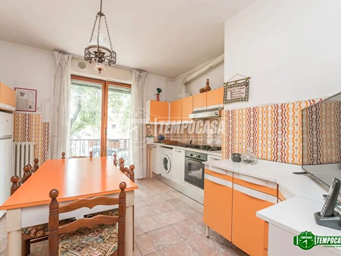 Appartamento trilocale in vendita in Via Monte Rotondo, Milano