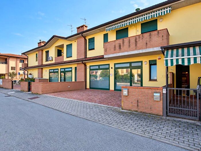 Appartamento bilocale in vendita in Via Arturo Toscanini, Centro, Poggio Renatico