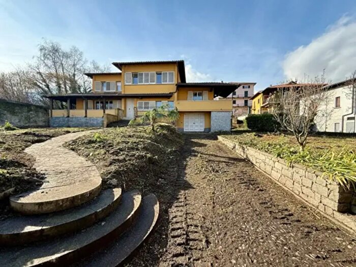 Casa con 6 locali in vendita in Via Molo Vecchio, Gravedona ed Uniti