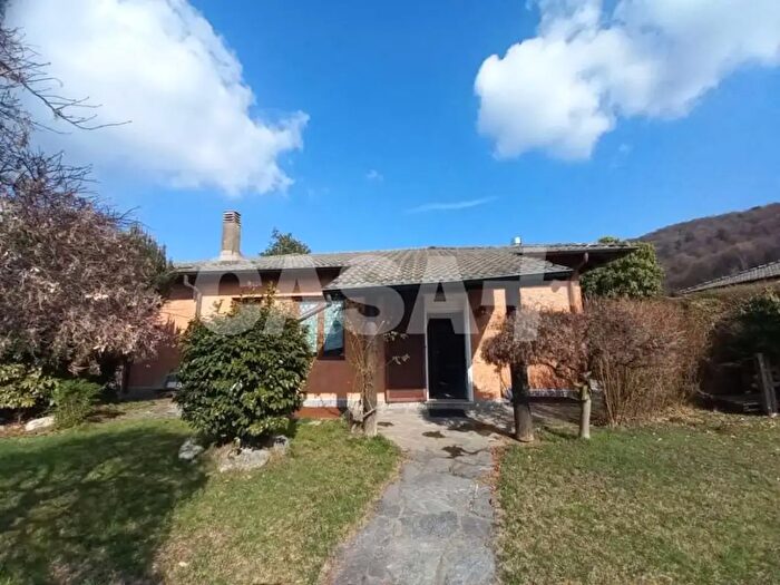 Casa con 5 locali in affitto in Via Statale, Marchirolo