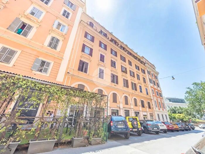 Appartamento bilocale in vendita in Via Foscolo, Roma
