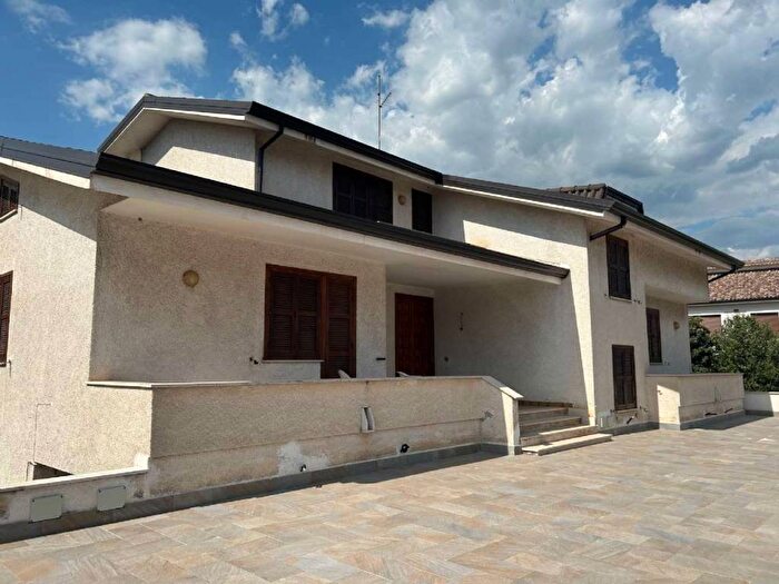 Appartamento quadrilocale in affitto in via Conte Canofari, Centro, Sora