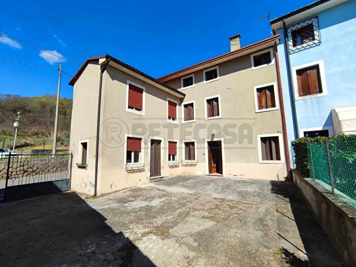 Casa con 10 locali in vendita in Via Trento E Trieste, Zermeghedo