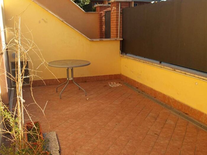 Appartamento trilocale in affitto in Via Bersone, Infernetto, Roma